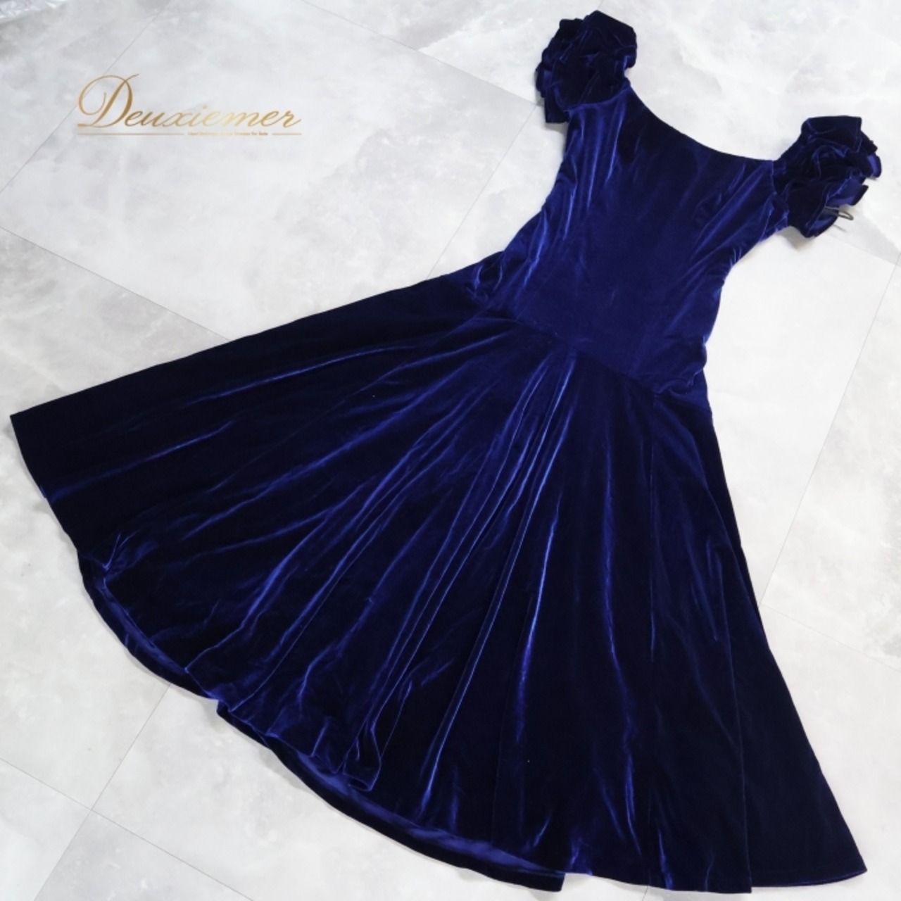 フラダンス 衣装 ワンピース ドレス uino! ブルー系 ハワイ製 ベロア 無地 シンプル フリル 2WAY かわいい 華やか 上品 高級感 光沢感 豪華 青 ハワイアン アロハ フラ ダンス レッスン 練習 オフショルダー おしゃれ パーティー用