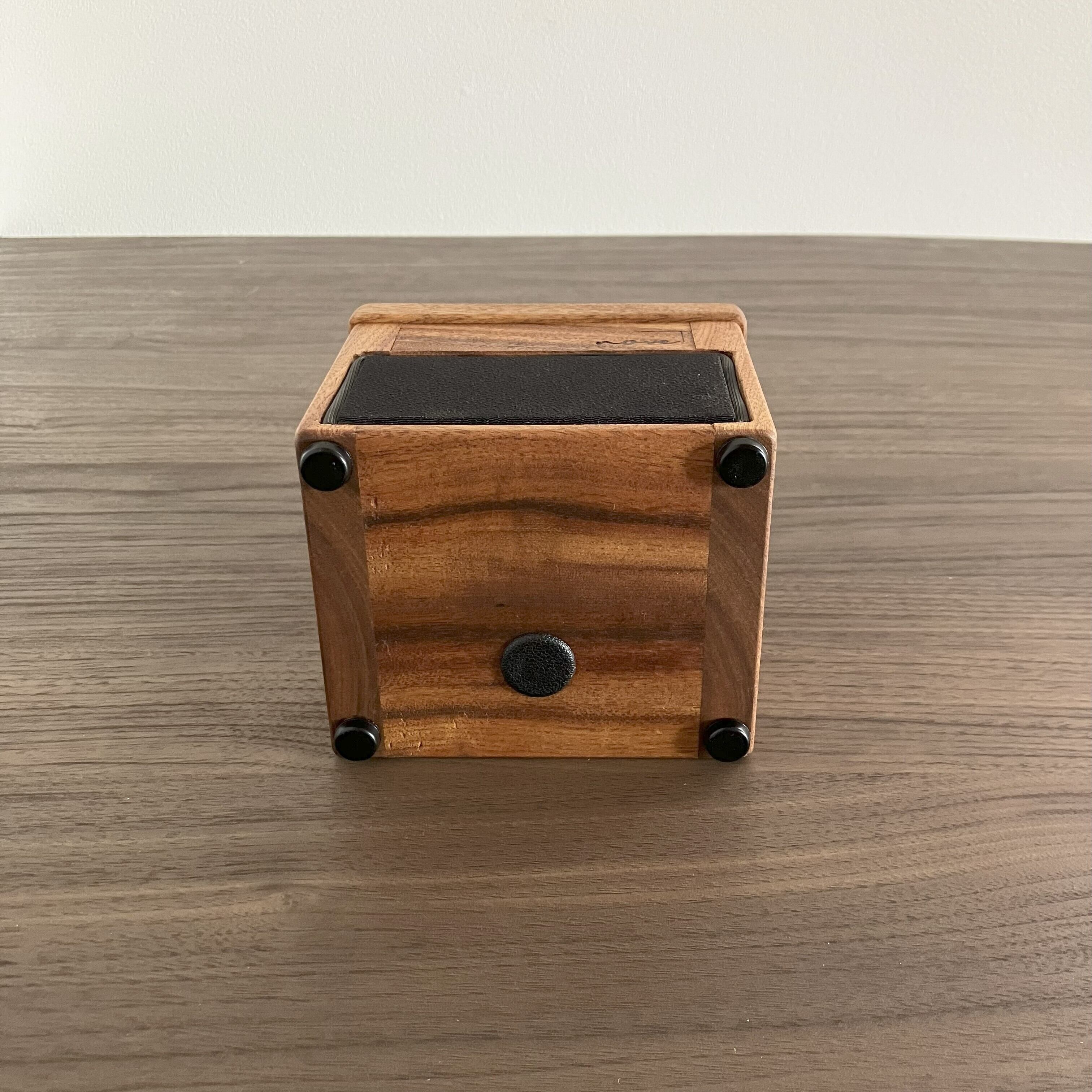 amp】ギターアンプをモチーフにしたスマホスピーカー | nove