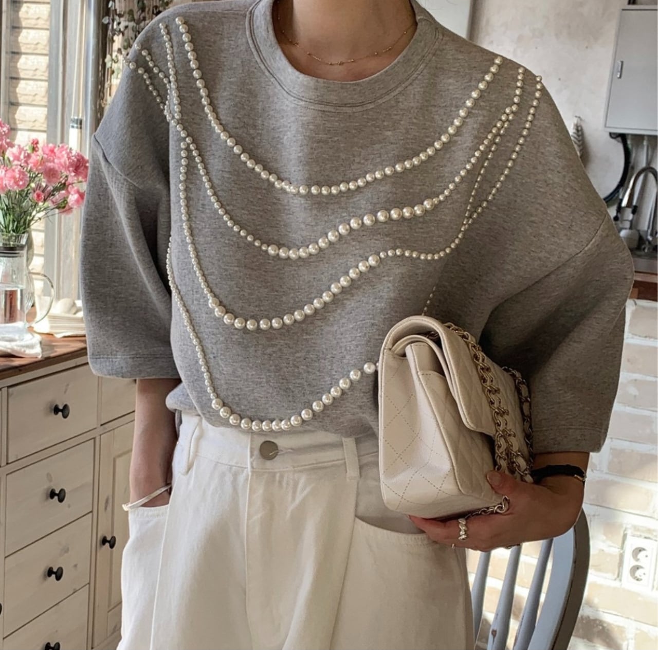 Pearl-decorated Crew Neck t-shirt L00639