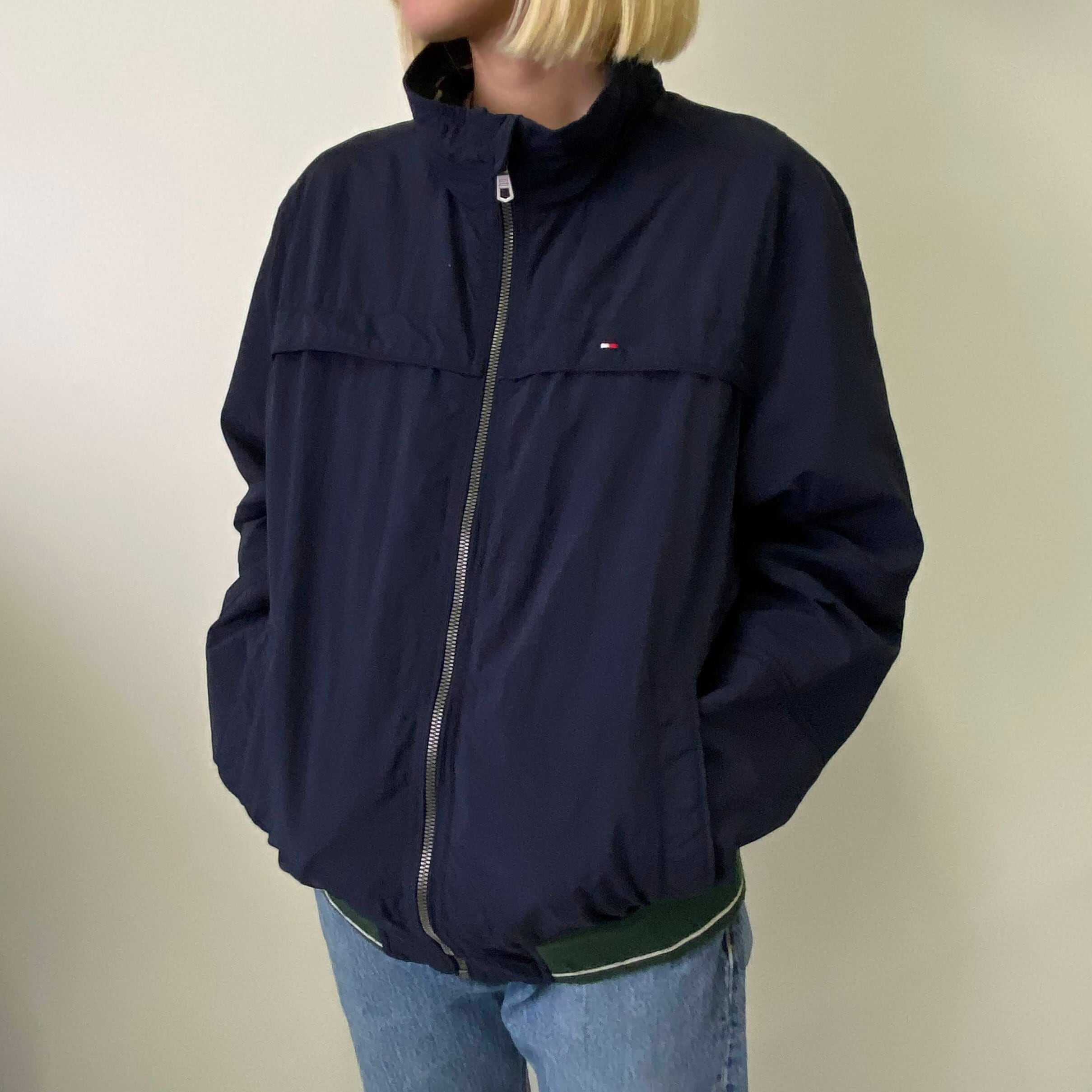 Tommy Hilfiger トミーヒルフィガー ワンポイントロゴ刺繍 ナイロンジャケット メンズs 古着 ネイビー 紺色 ナイロンジャケット Cave 古着屋 公式 古着通販サイト