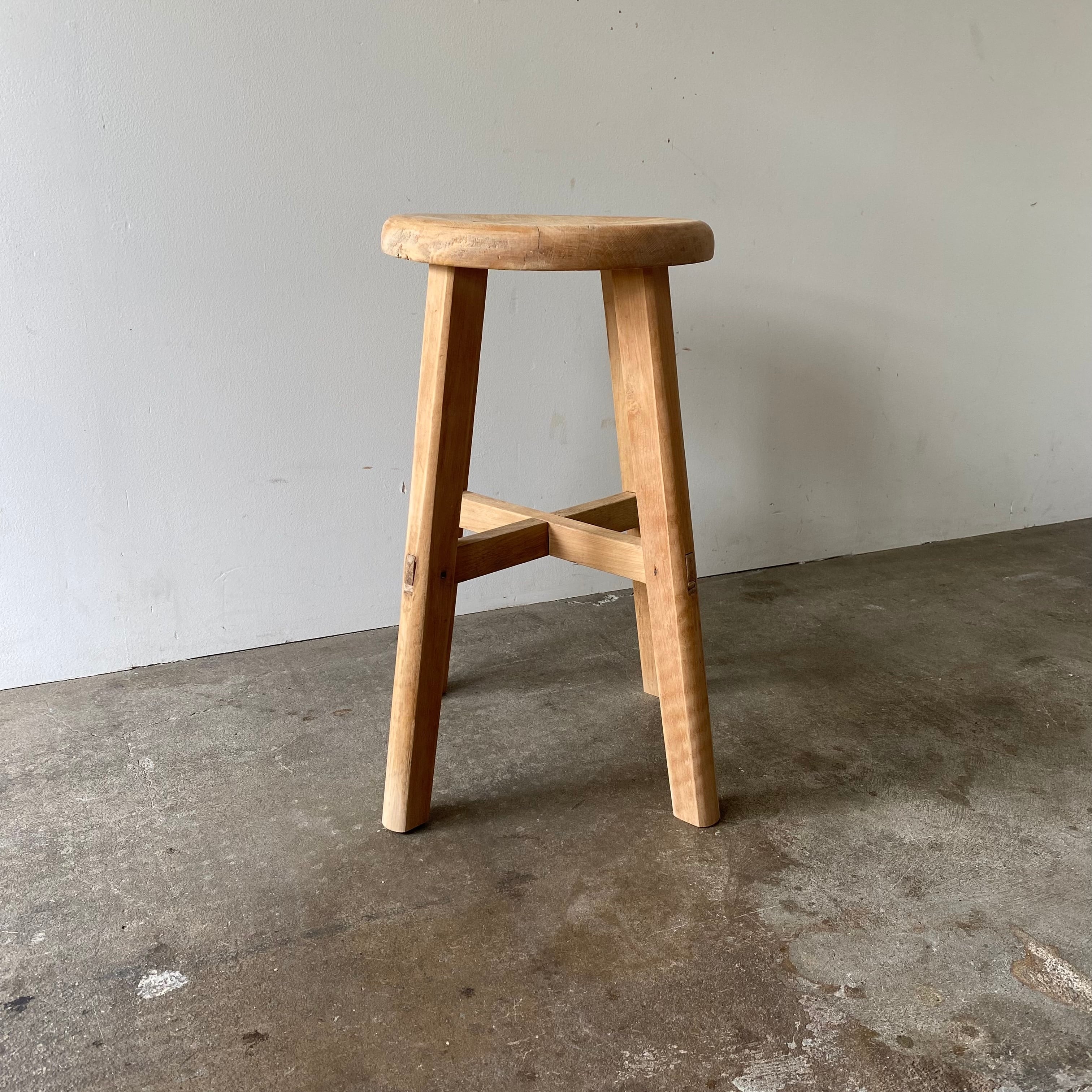 木の丸椅子　0937