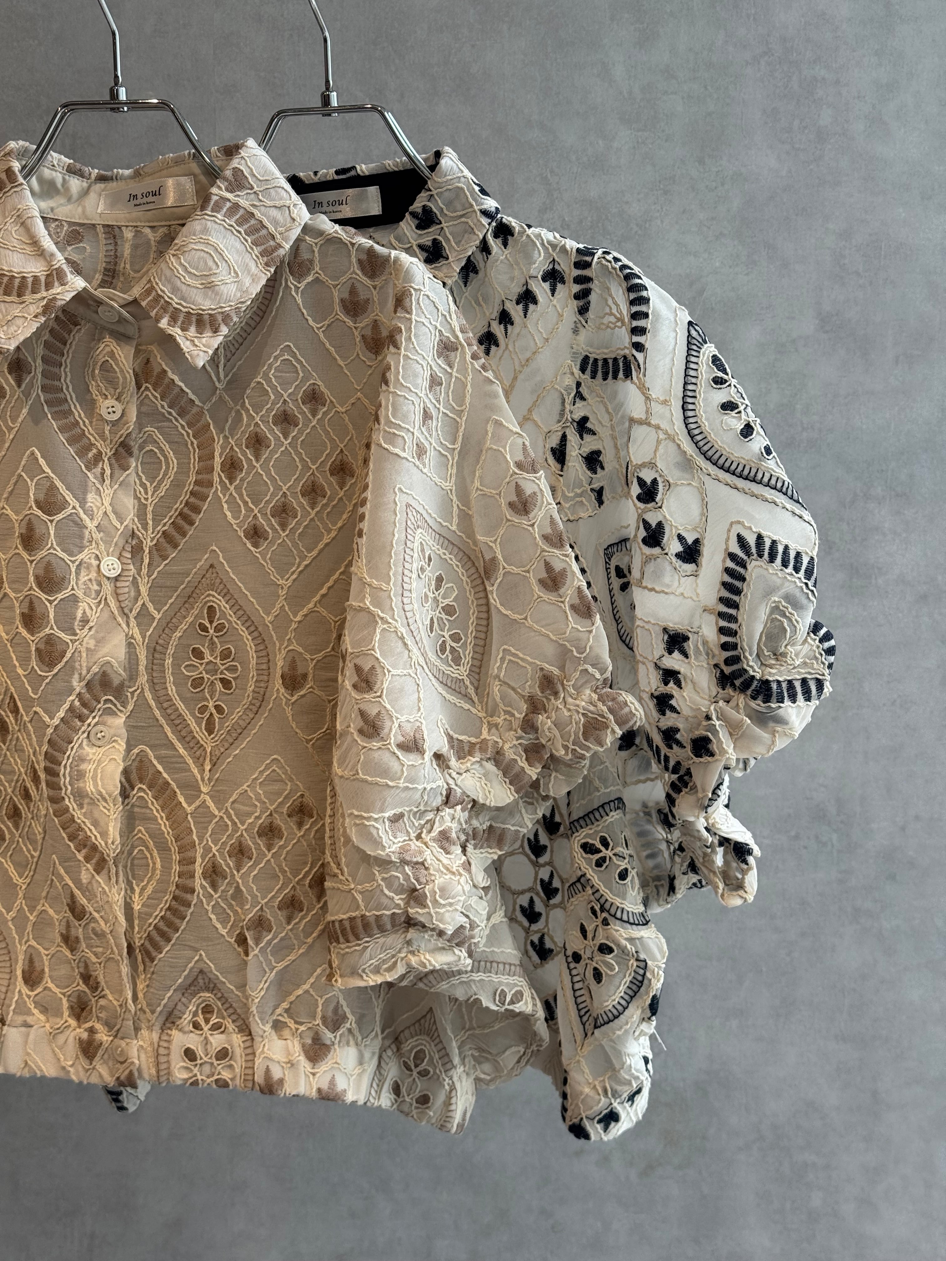 embroidery lace cropped puff blouse