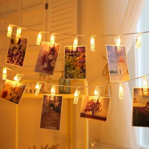 【努力特価】写真飾りライト 3M 30LED LEDイルミネーションライト LEDストリングスライト 30個 写真クリップ DIY壁飾り 電池式 ガーデンライト ジュエリーライト ワイヤーライト 屋内・屋外兼用 クリスマス/新年/結婚式/誕生日/祝日/パーティー などに適用 ウォームホワイト