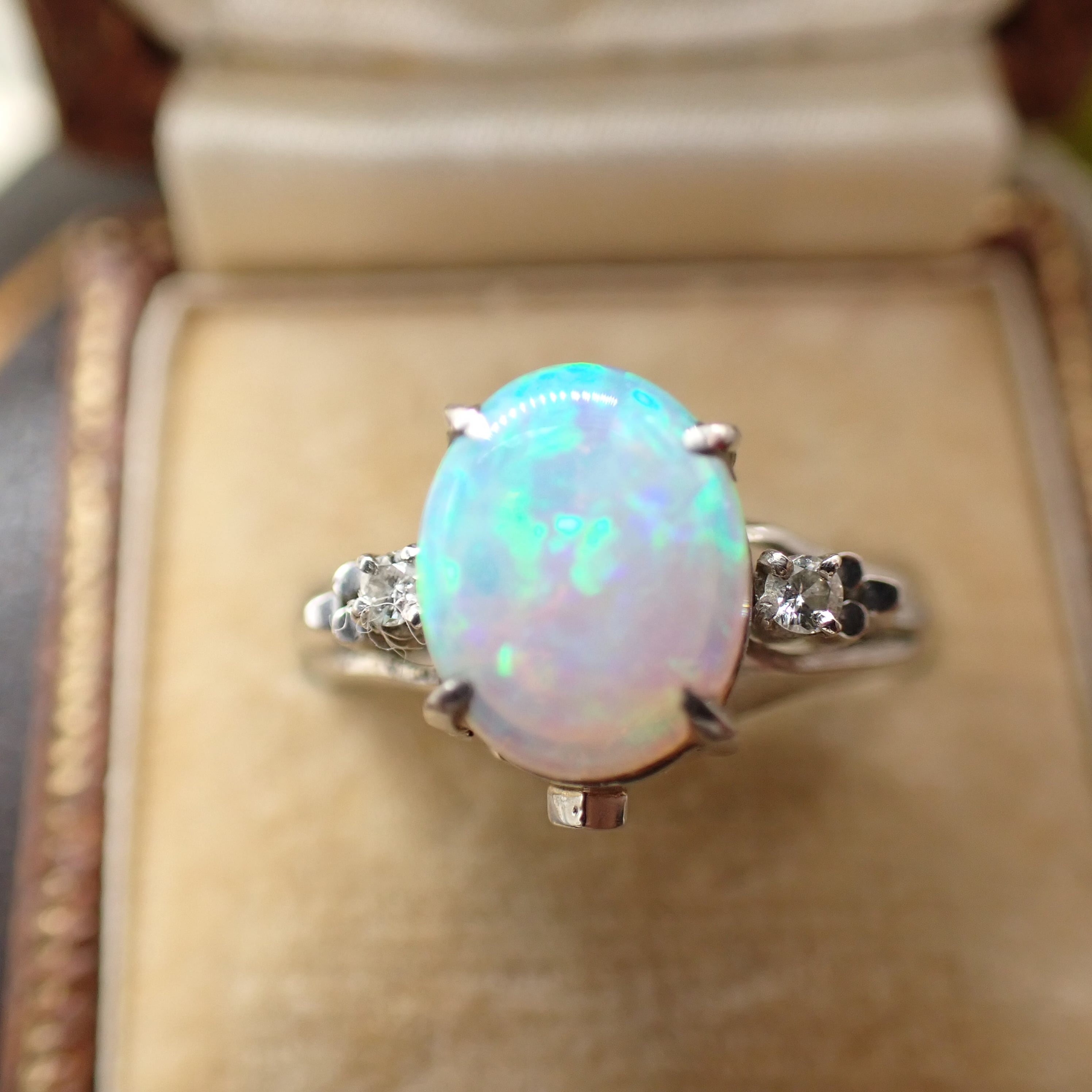 昭和レトロ　ヴィンテージ　アンティーク　Pt900 大粒オパール　プラチナリング 日本の作品】昭和レトロ デザイン ヴィンテージ リング Pt900