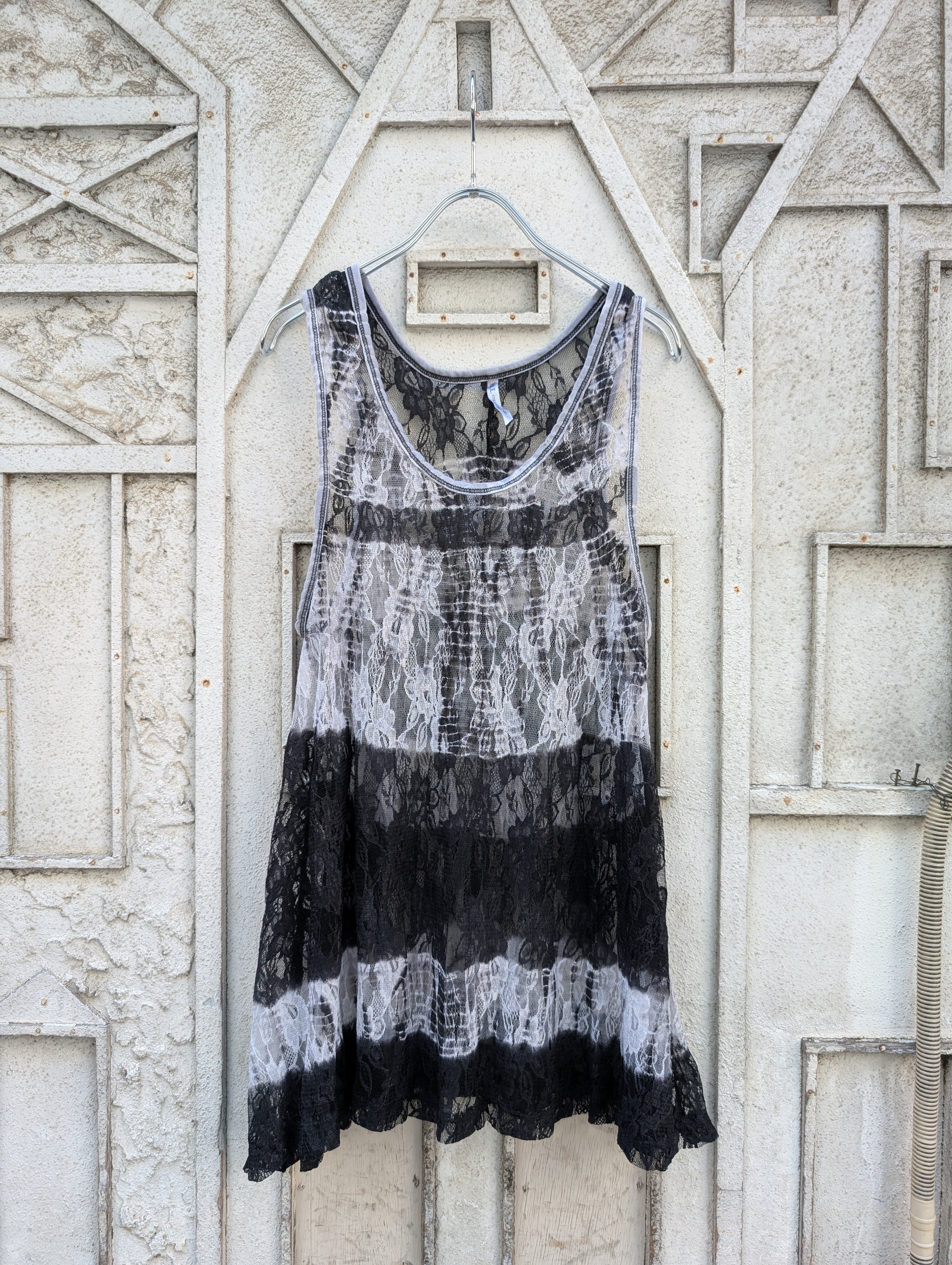 "FLOWER LACE SLEEVLESS"