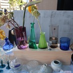 すらっとしたグリーンの花瓶