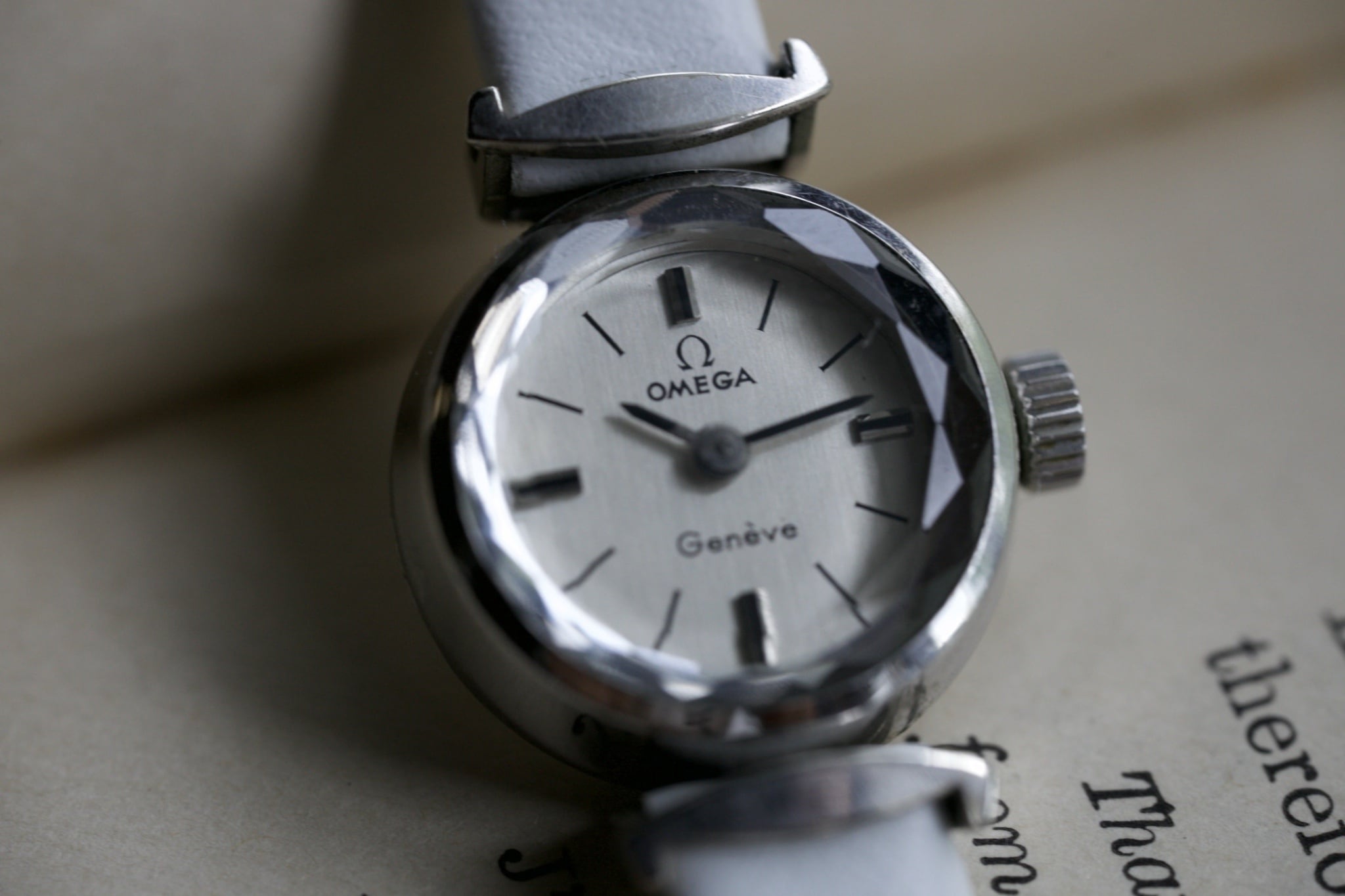 OMEGA】 1970's Geneve カクテルウォッチ カットガラス 2針 OMEGA】 1970's Geneve カクテルウォッチ カットガラス 2針