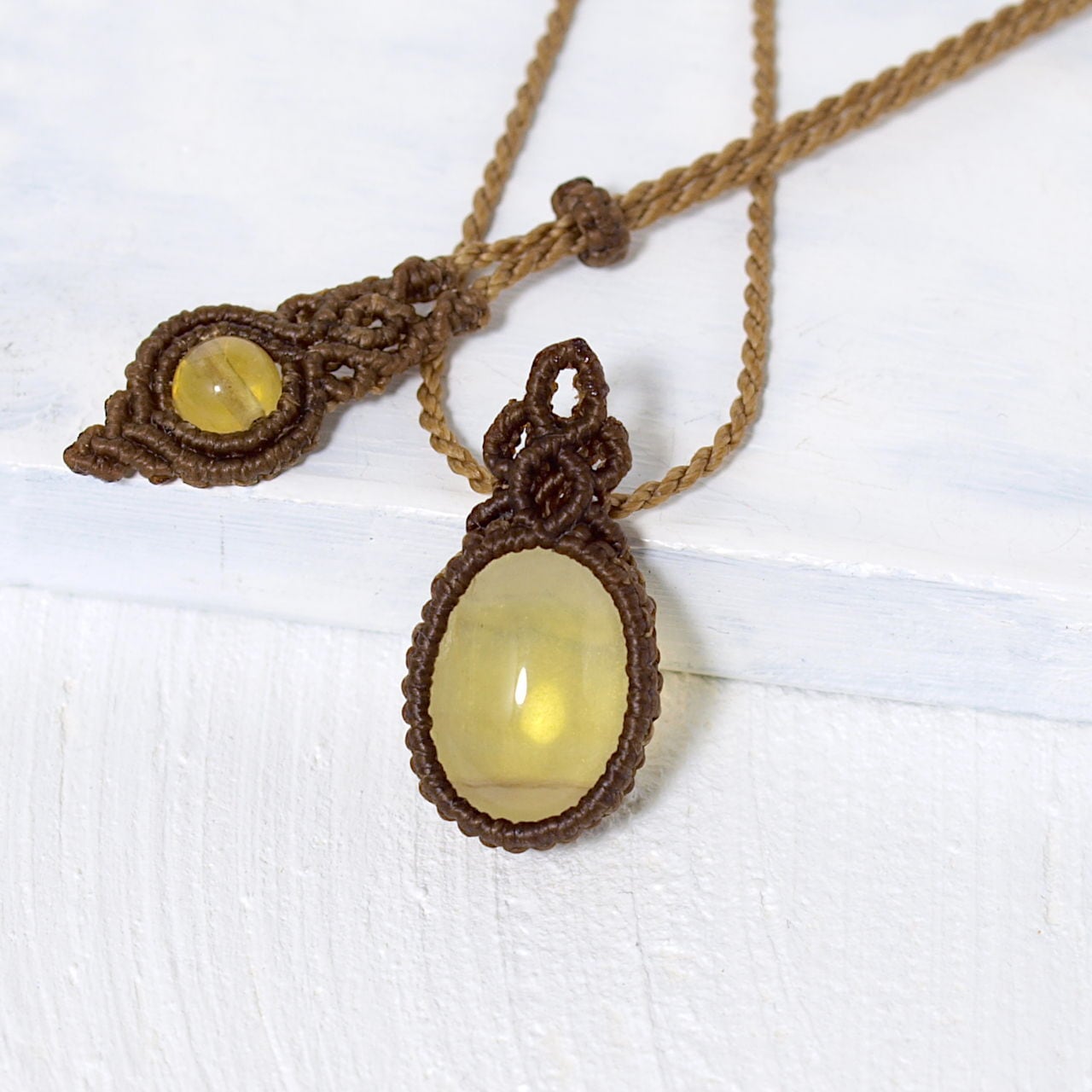 【受注制作】2色のマクラメプチペンダント 受注制作】2色のマクラメプチペンダント 【受注制作】2色のマクラメ