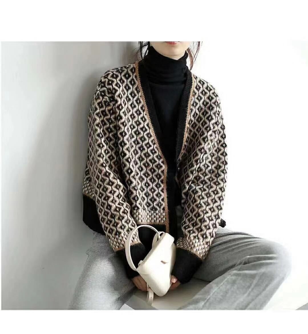 幾何学柄ニットカーディガン　AJ11013-A001