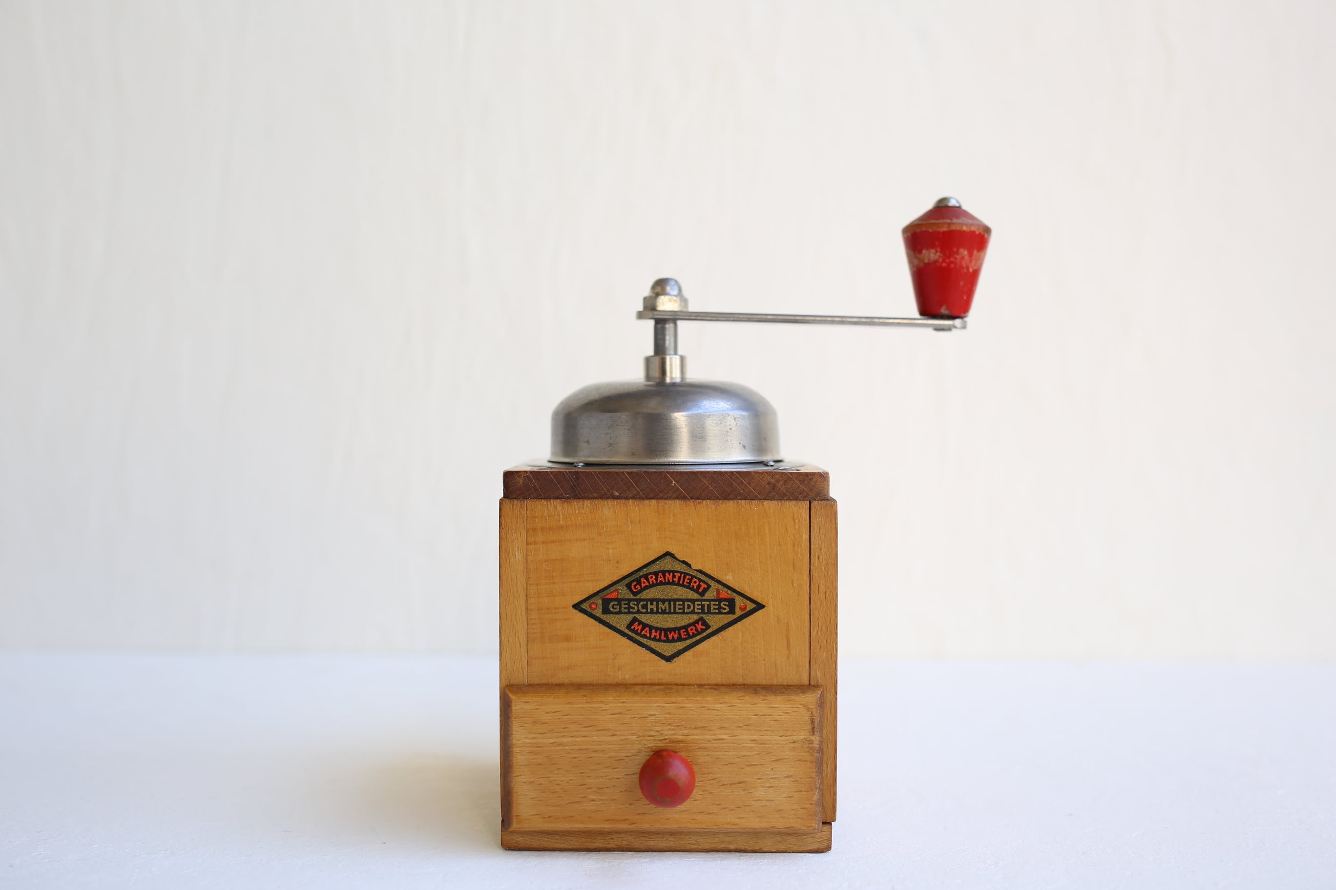 ドイツ アンティーク ヴィンテージ GESCHMIDETES コーヒーミル ドーム型 N-03193