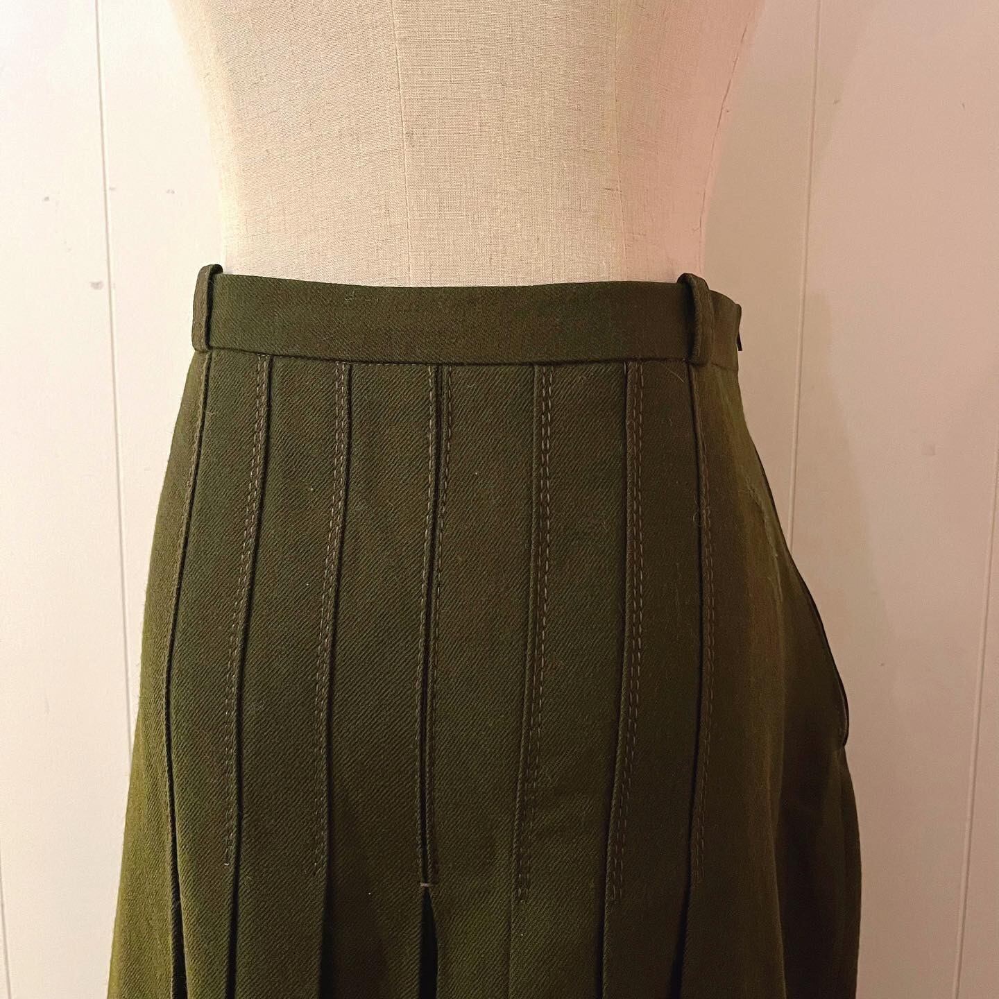 valentino / khaki pleats flare pants