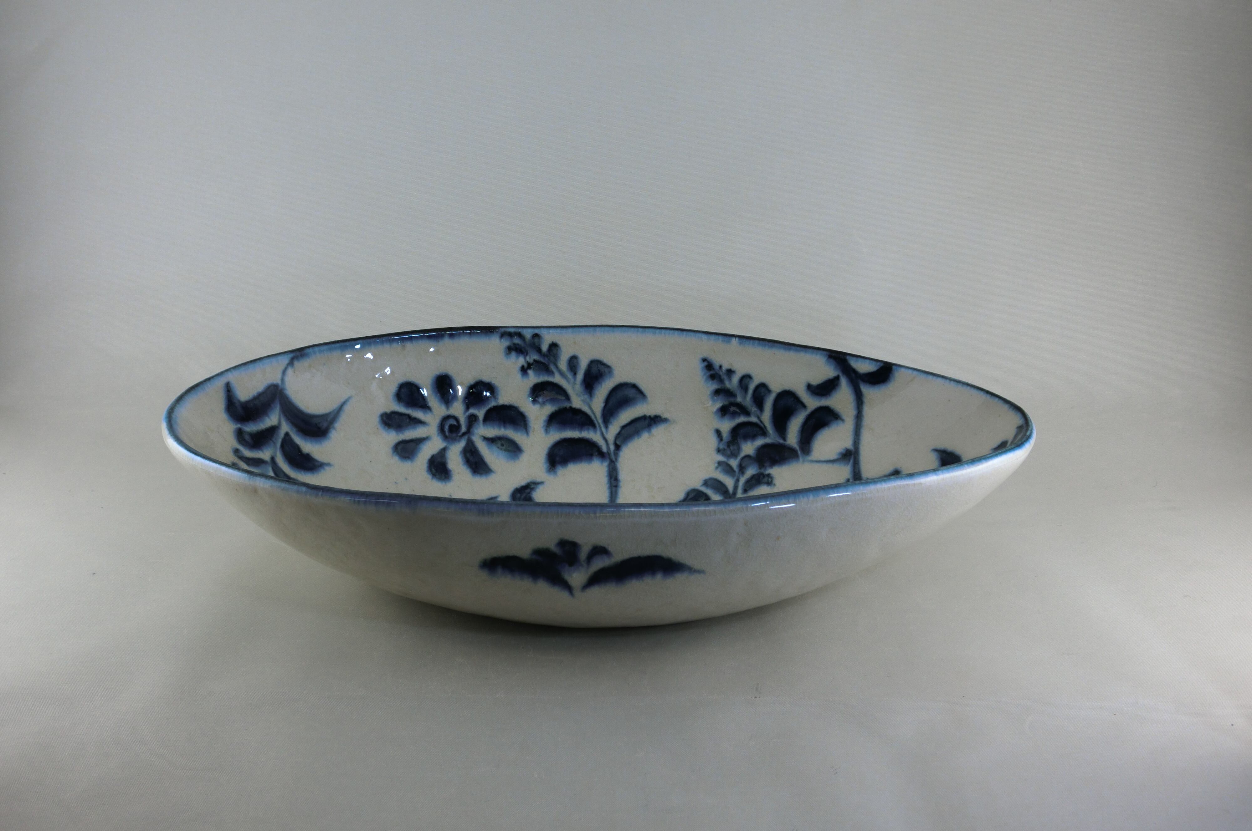 草花紋楕円鉢（宗山窯）