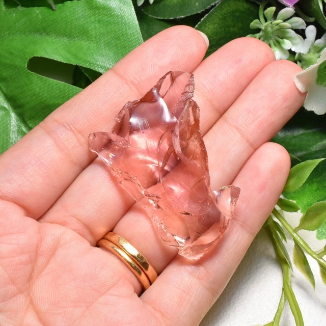 虹入り!シエラネバダ産 アンダラクリスタル原石 ダスティピンク