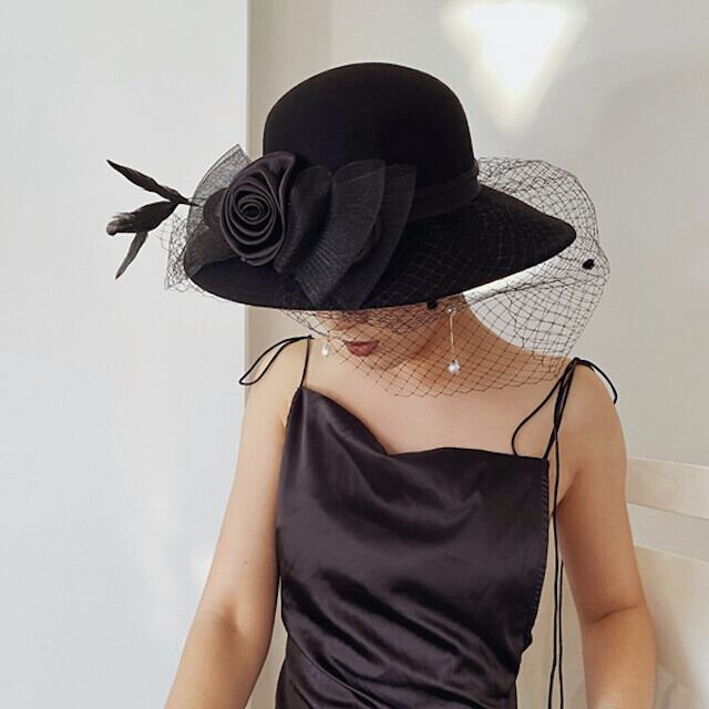 ハット レディース 帽子 女優帽 ウール レース コサージュ フェルト つば広 かっこいい おしゃれ トレンド こなれ感 シンプル 華やか ゴージャス パーティ お呼ばれ ブラック