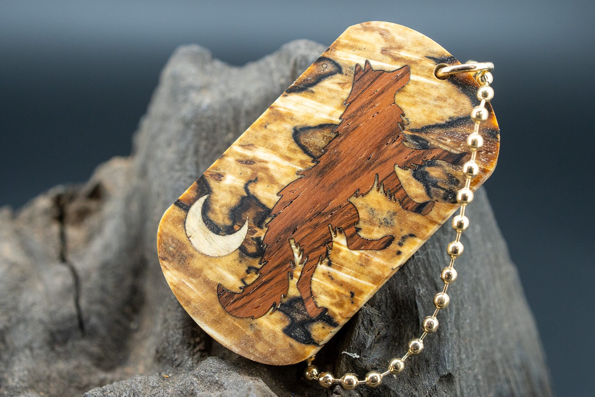 【自然が織りなす古地図】 スポルテッド ビーチ スタビライズドウッド ドッグタグ 象嵌 闊歩