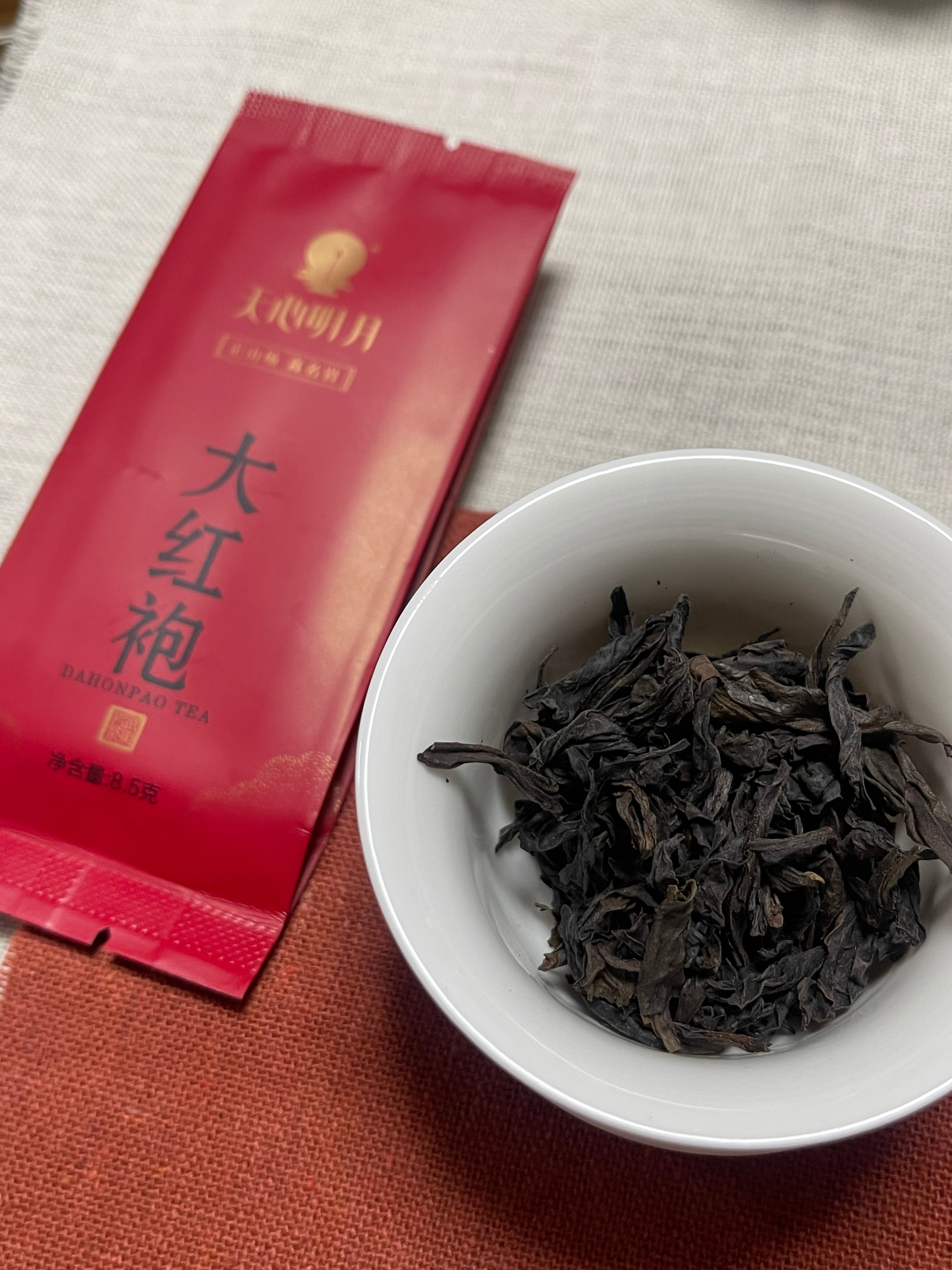 中国お茶最高峰大皇袍お茶中の最高級品【御上茗大皇袍】重量300ｇ定価35000円 中国茶最高峰【御上茗大皇袍】は 金駿眉お茶中の最高級もの 市場で買え