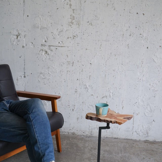 伊吹のソファーサイドテーブル