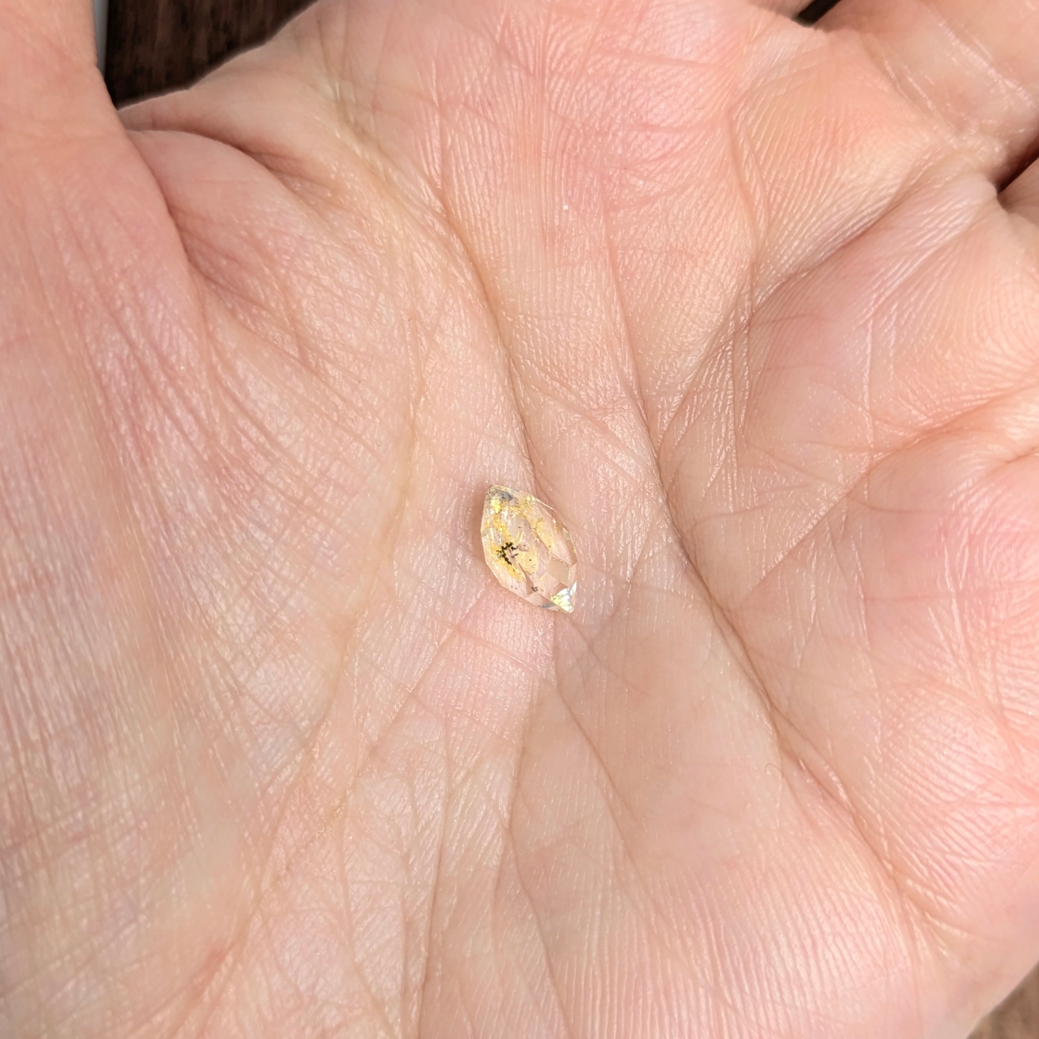 オイル・イン・クォーツ原石【0.95ct】 PRO208982 | Gem's Subculture