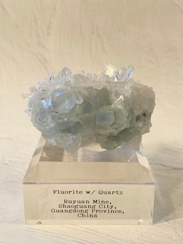 原石置物：中国広東省産フローライトwith水晶クラスター原石
