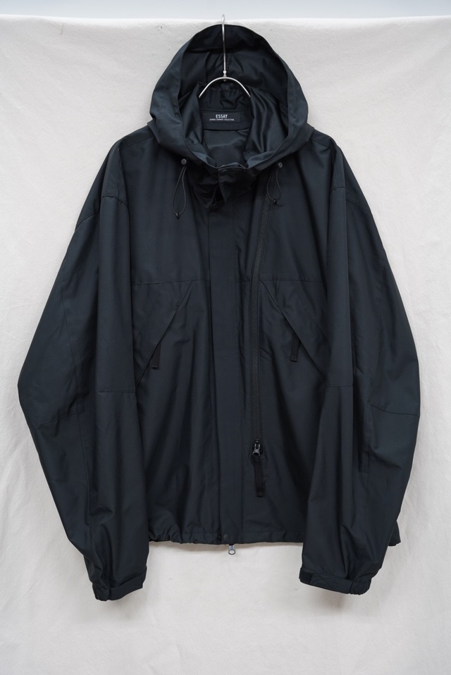 ESSAY / SLANT ZIP PARKA(BLACK)