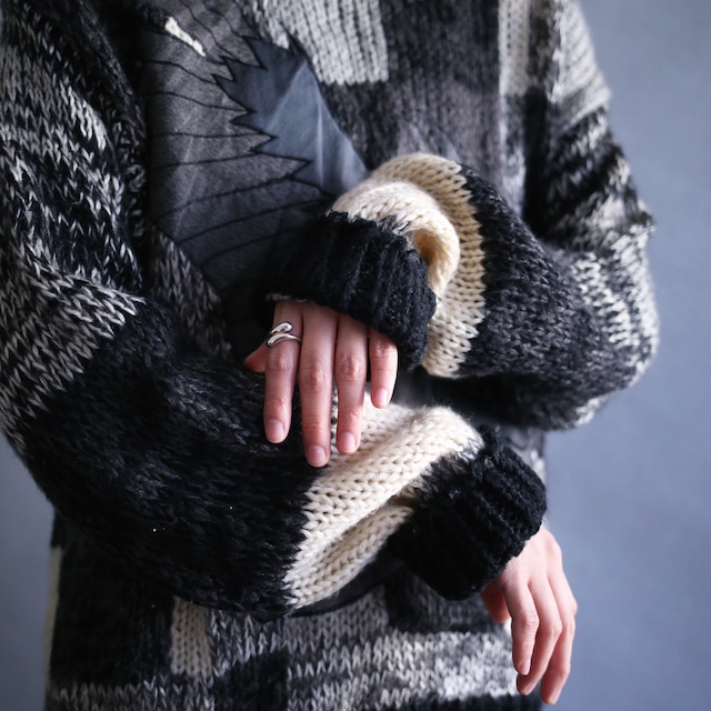 "leather×eagle" patchwork switching color knit pattern loose sweater