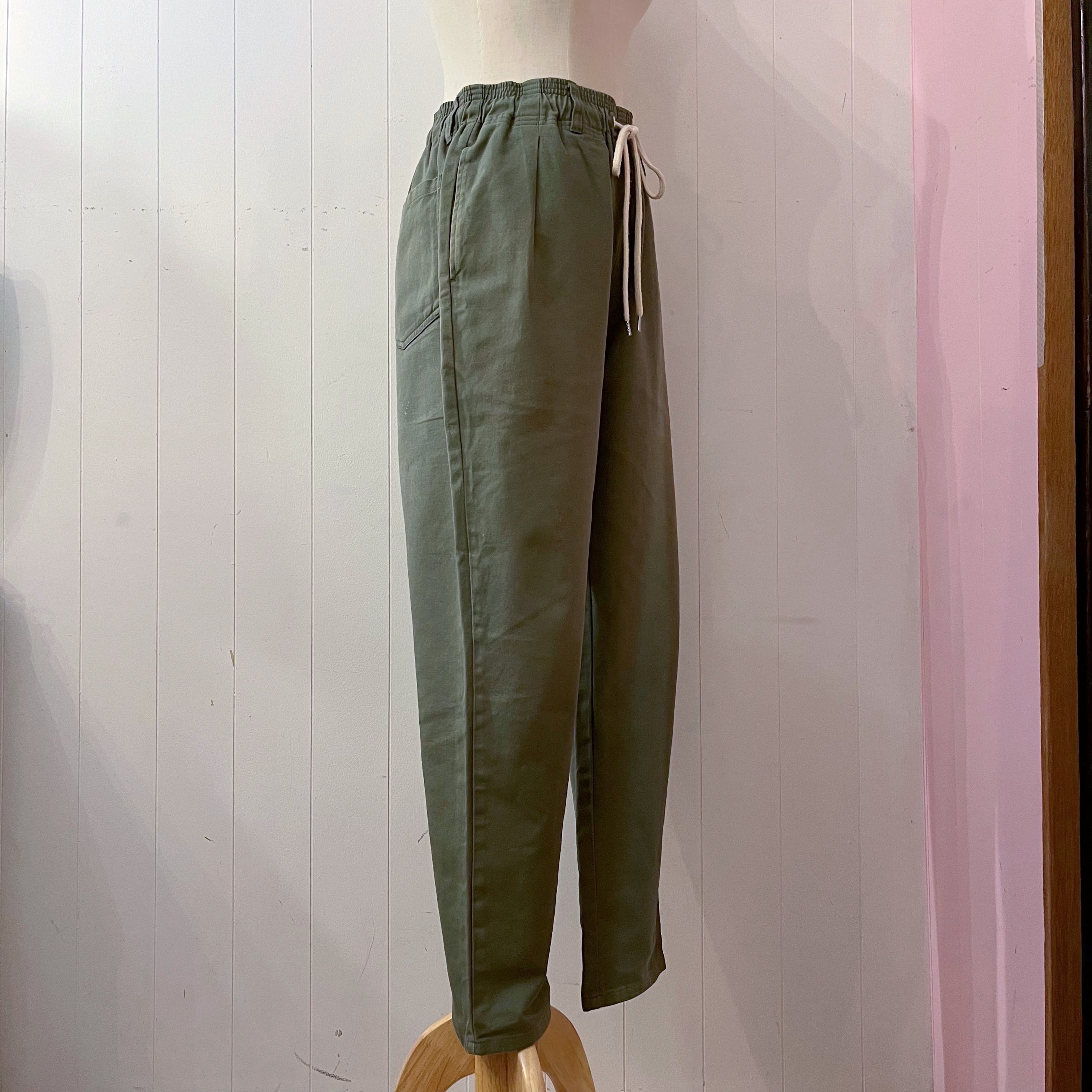 khaki string tapered pants