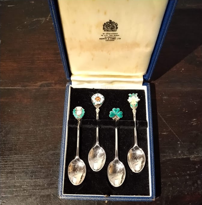 Mappin&Webb　マッピン&ウェッブ製　英国花モチーフ　エナメルスプーン　4本セット(1964年 T&S Turton＆Sons)　シルバー　銀　 七宝　英国アンティーク　骨董　vintage　ビンテージ　銀器　カトラリー【BE206】 | 3hige antique store |