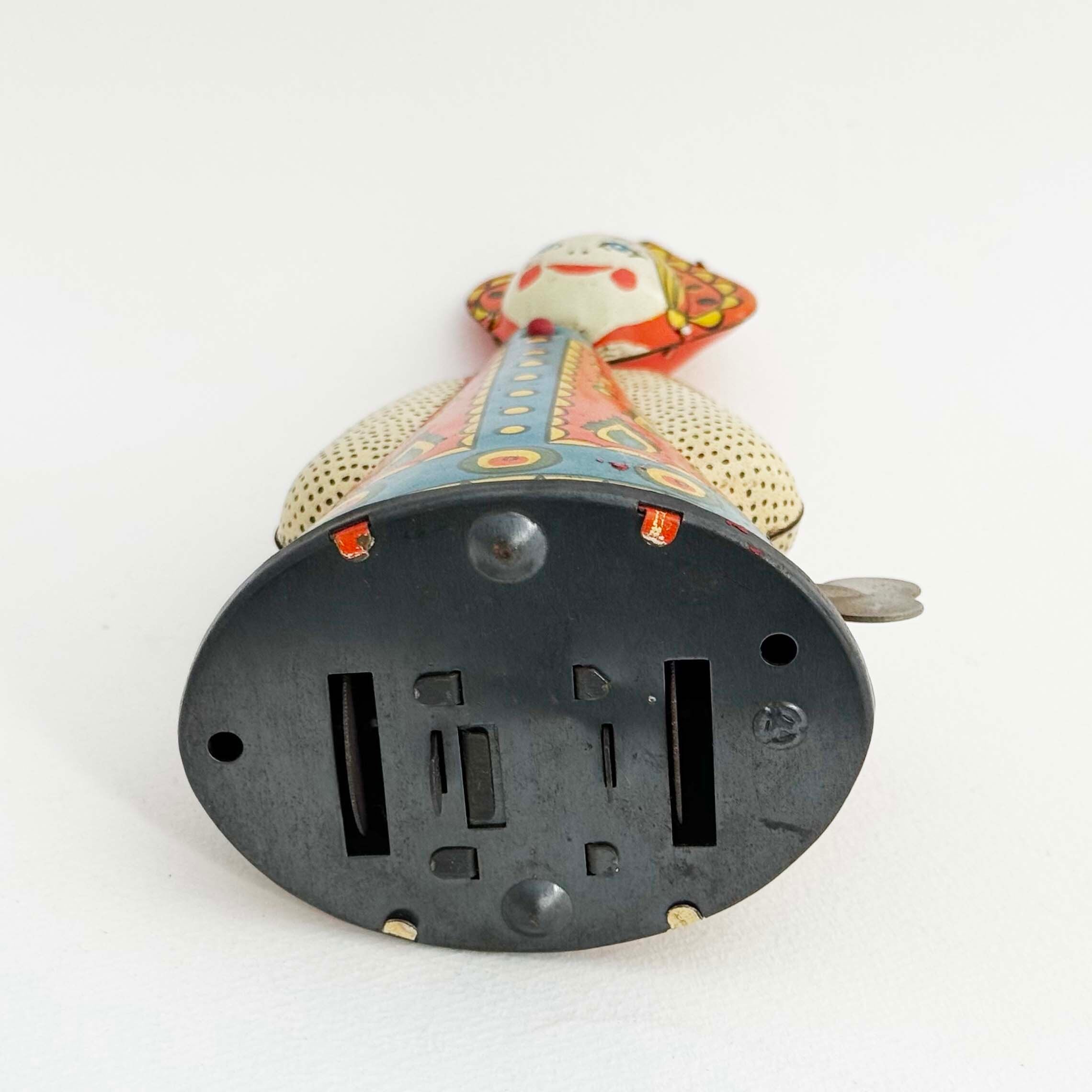 ソ連時代のブリキのゼンマイ動作人形（70年代デッドストック）