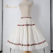 フォークダンス 衣装 スカート ホワイト系 花柄 刺繍 チロリアン チロルスカート 白 赤 青 黄 ハンガリー製 かわいい カントリー ダンス衣装 練習 レッスン イベント カラフル レッド系 ピンク系 ブルー系 イエロー系 グリーン系