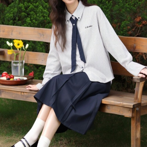 ネクタイ付きストライプブラウス ・9464