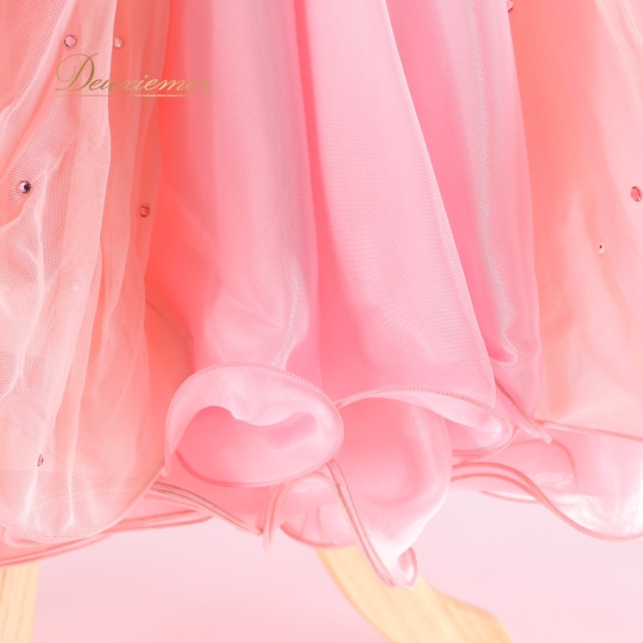 社交ダンス 衣装 チャコット Chacott スタンダードドレス ドレス ワンピース スタンダード ピンク フロート レース フリル デモ 競技 ダンス パーティ 発表会 日本製 ピンク系 かわいい 女性らしい フォーマル スカート揺れる おしゃれ パーティー衣装 社交ダンス用 競技用コスチューム