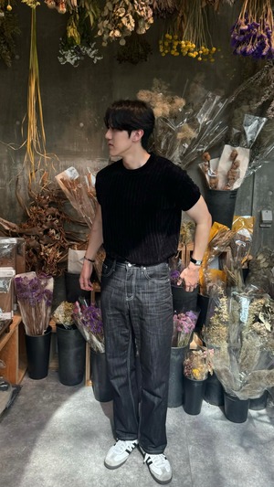 【Muscle Fit】Velour Ribbed Round Neck Knit