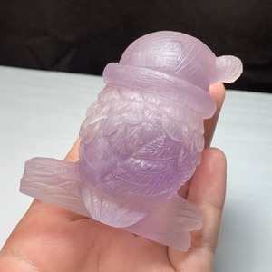 10.帽子をかぶった色合い美しいフローライト・フクロウ