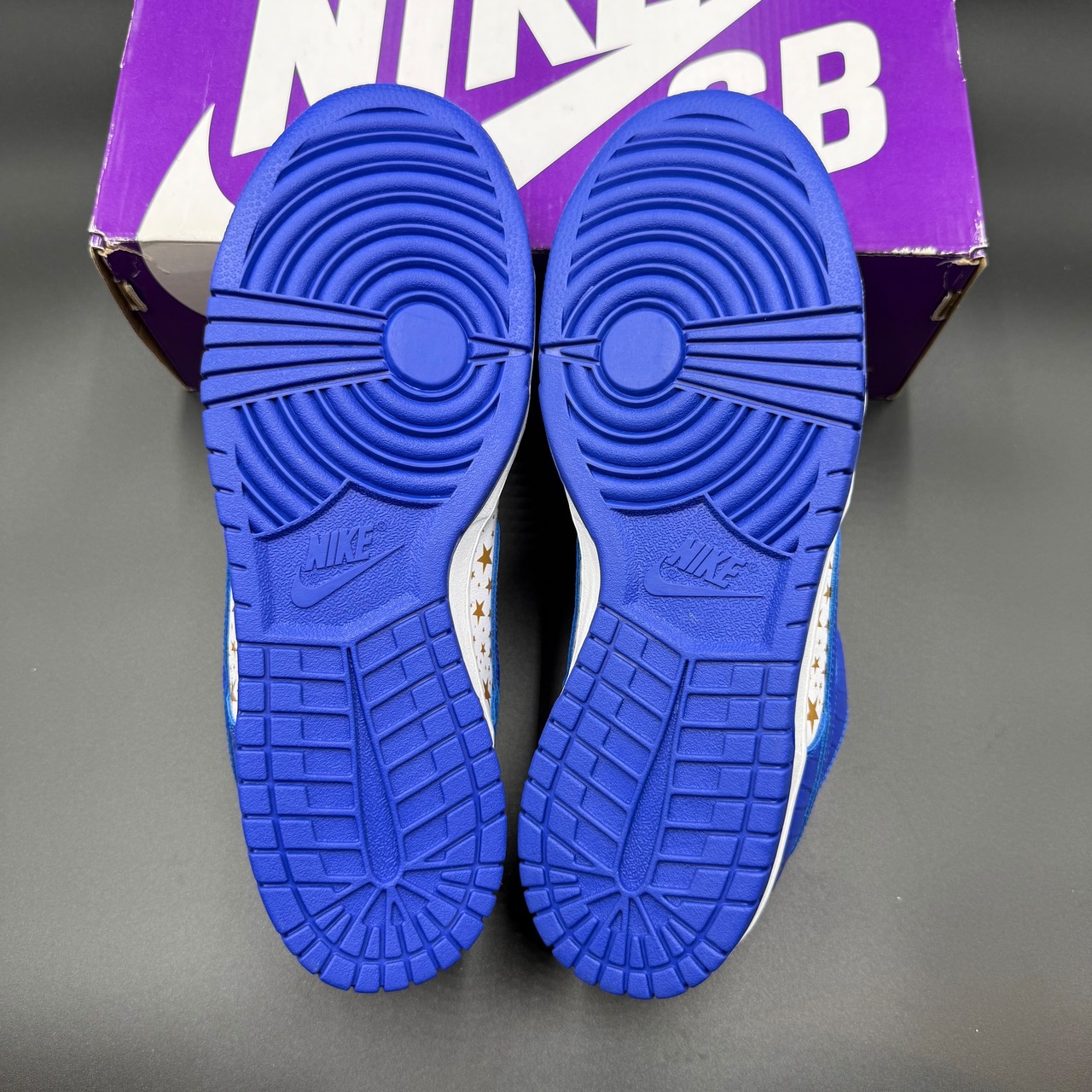 ×SUPREME NIKE SB DUNK LOW OG QS CROC SKIN GOLD STARS HYPER BLUE DH3228-100