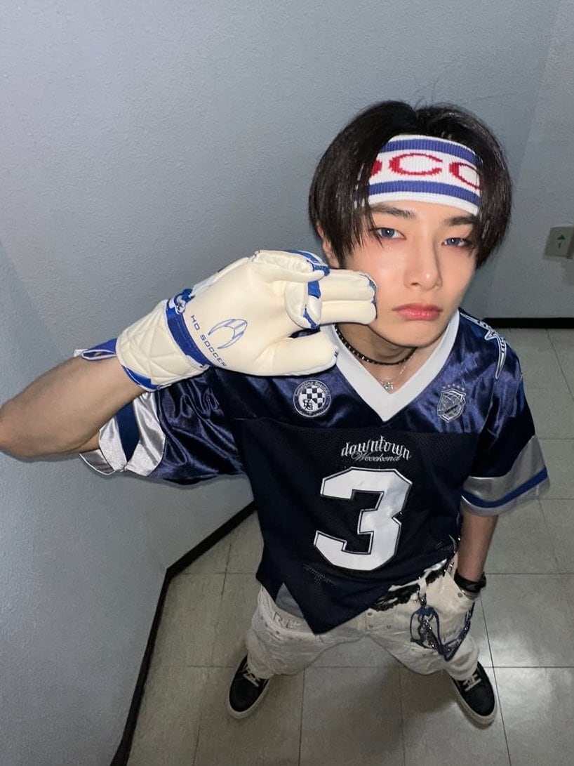 ☆Stray Kids アイエン 着用！！【LARTIGENT】L9 BIG NUMBER FOOTBALL