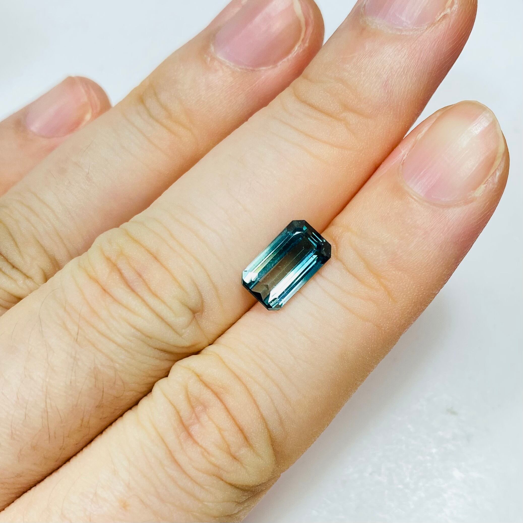 清流　高品質バイカラートルマリン