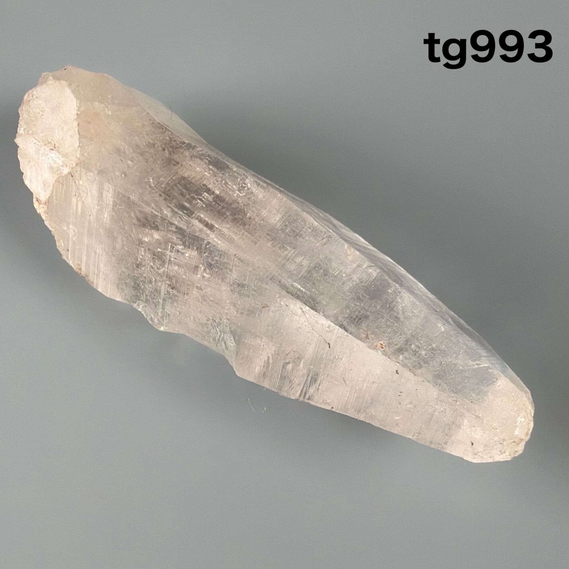 ガネーシュヒマール産 ヒマラヤ水晶 39ミリ 原石ポイント tg884