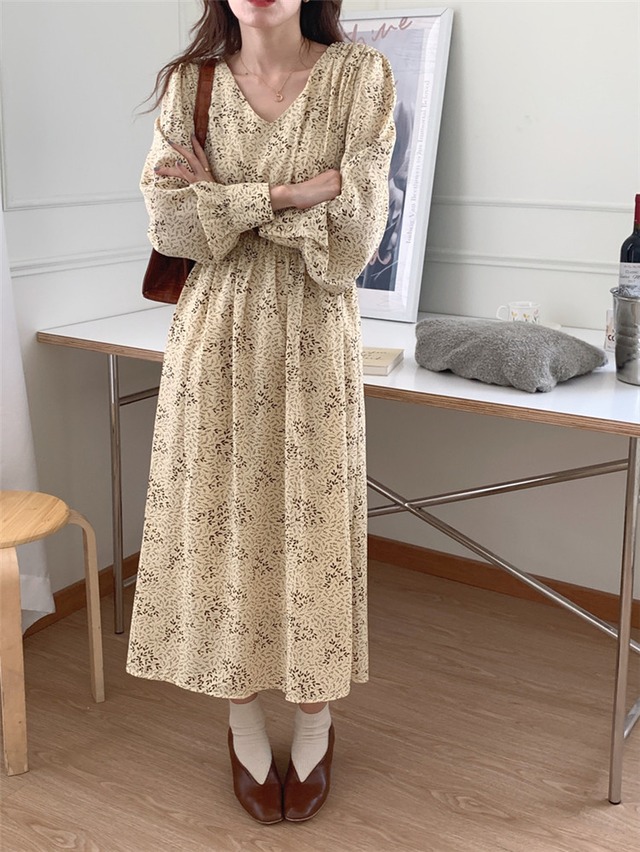 これ1つで今年風コーデが完成 Vネック フローラル シフォン ワンピース 中・長セクション