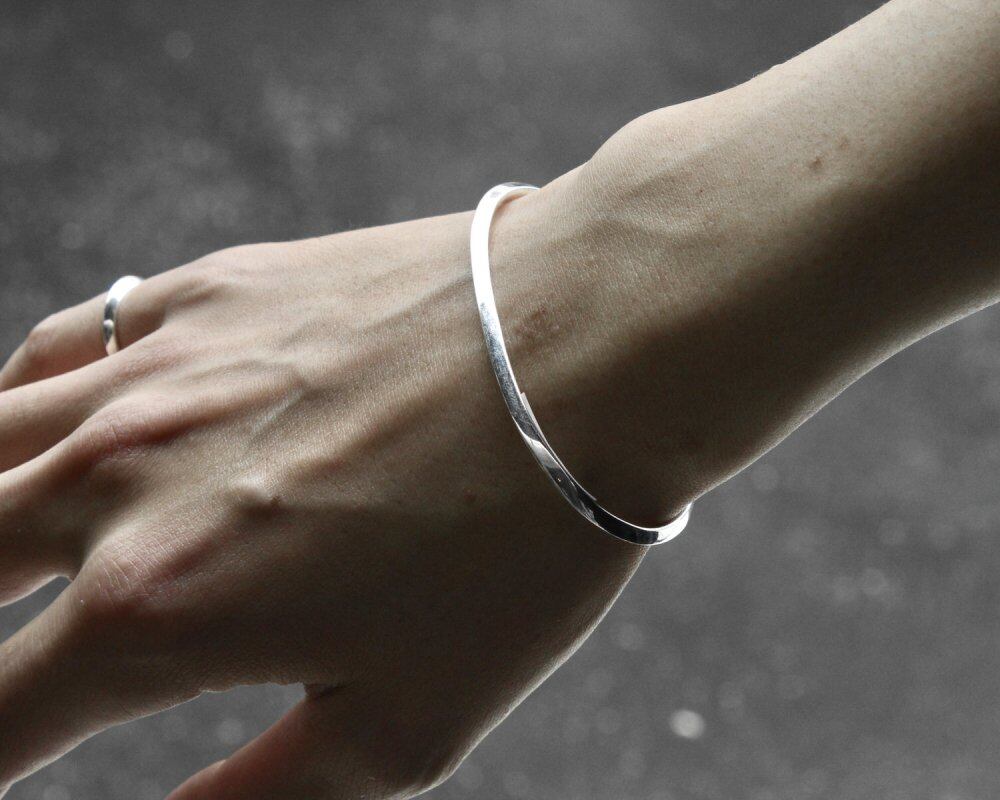 Navajo Silver Bangle [ERICKA NICOLAS BEGAY] [STERLING] Triangle