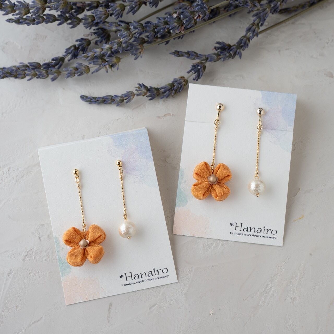 【*Hanairo】つまみ細工のぷっくりゆらゆらフラワー耳飾り(オレンジ)