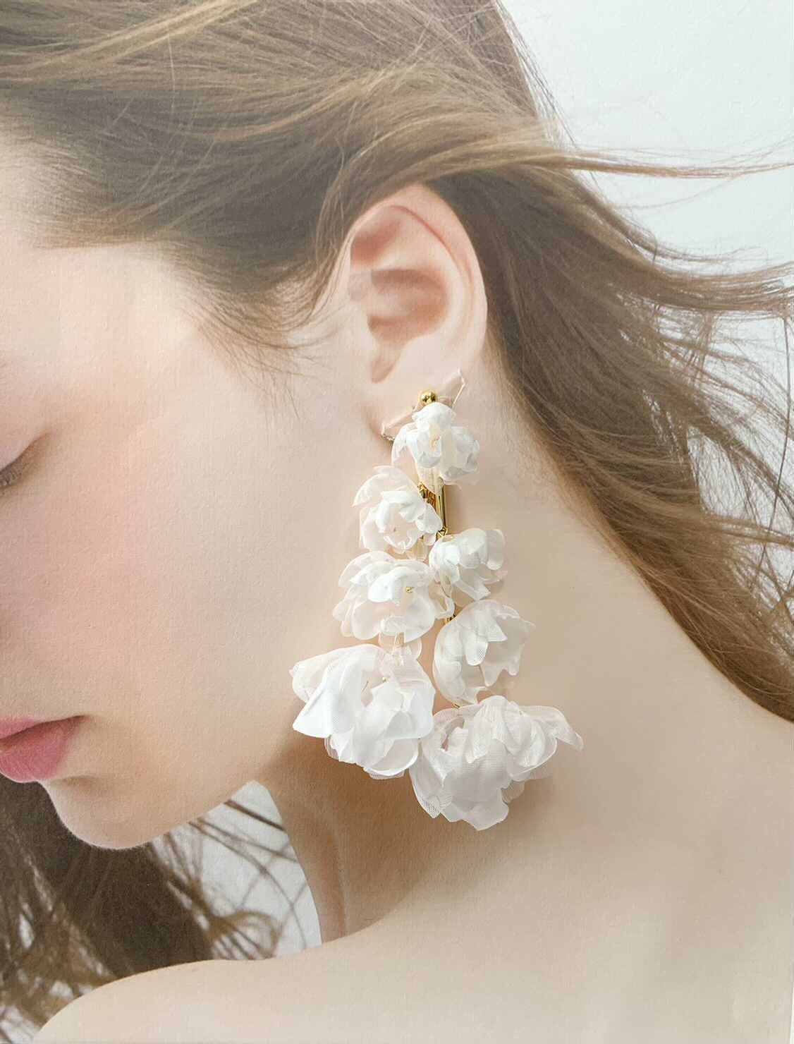 暮らしに便利なアイテム ボリュームダウン peony ピアス/イヤリング chocolat.wedding | アクセサリー