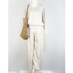 滑らかで肌ざわりが良いセットアップ／ベージュ