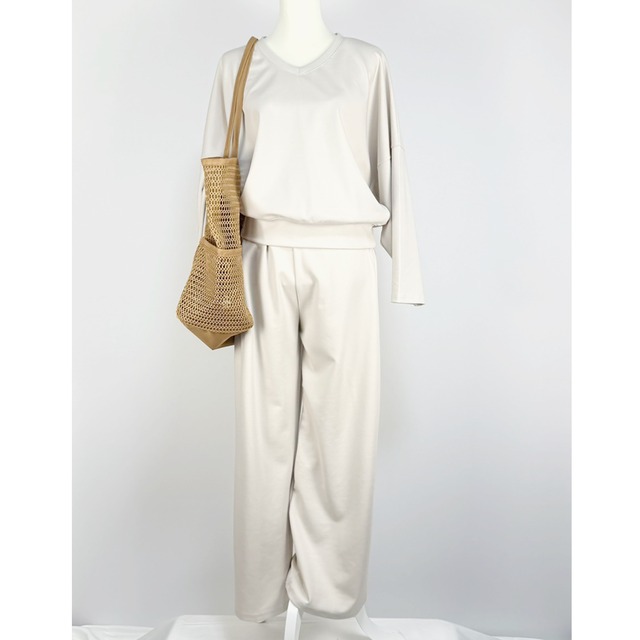 滑らかで肌ざわりが良いセットアップ／ベージュ