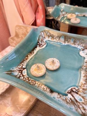 50's  white shell×glitter  pierce