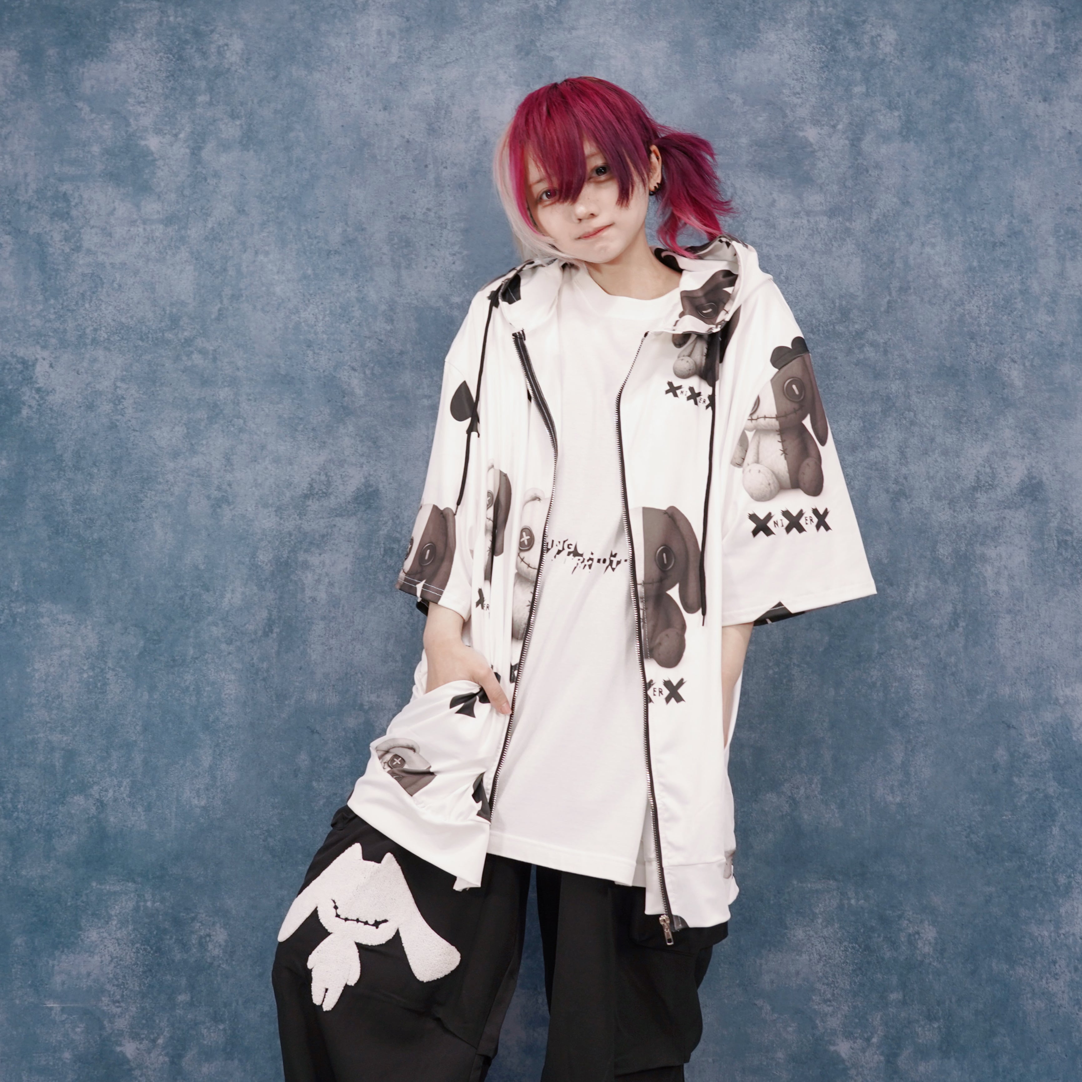 春夏先取り《NieRの日限定プレゼント》TWO-TONE NIER 総柄半袖ZIP