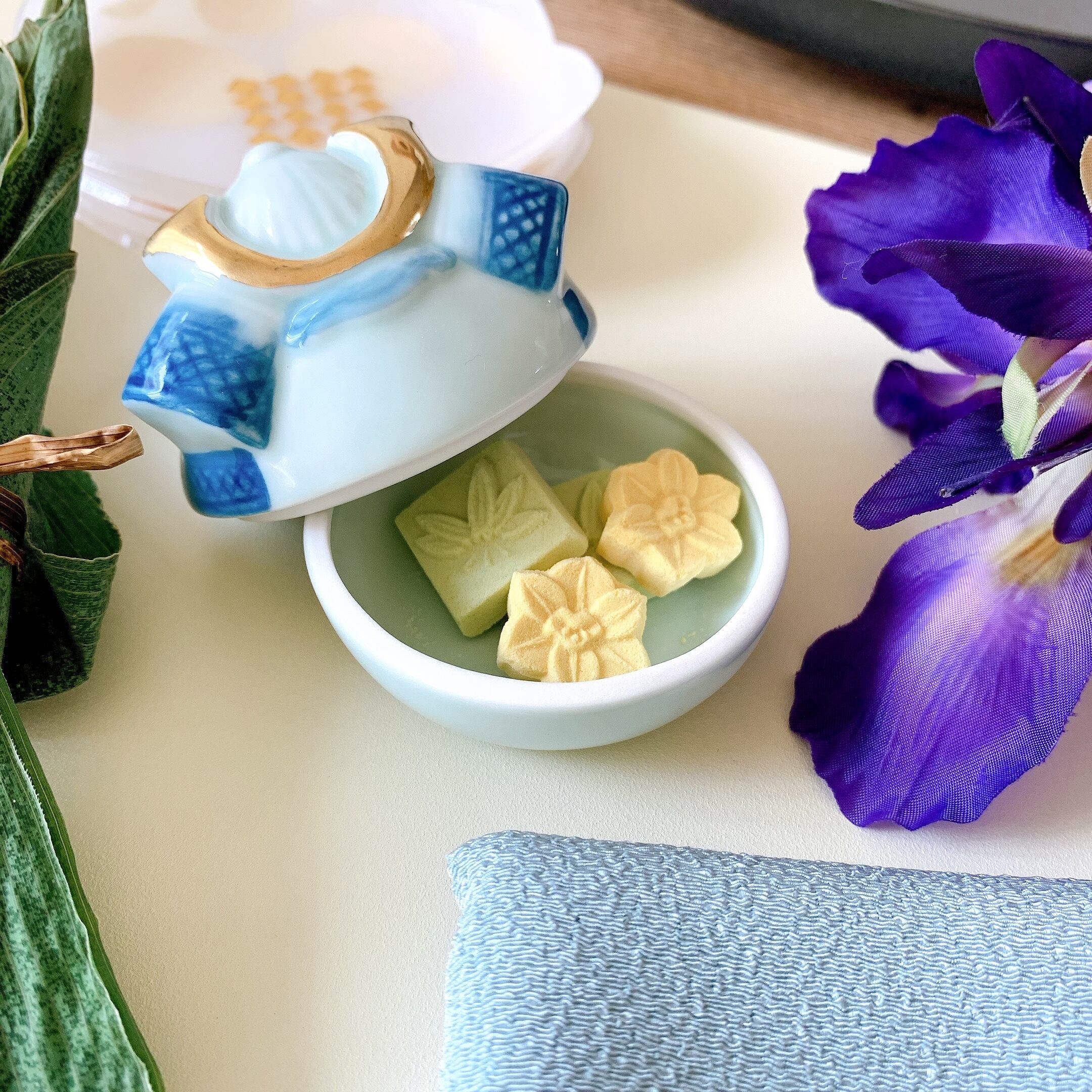 有田焼 染錦丸兜珍味入れ | Floraison Table フロレゾンテーブル