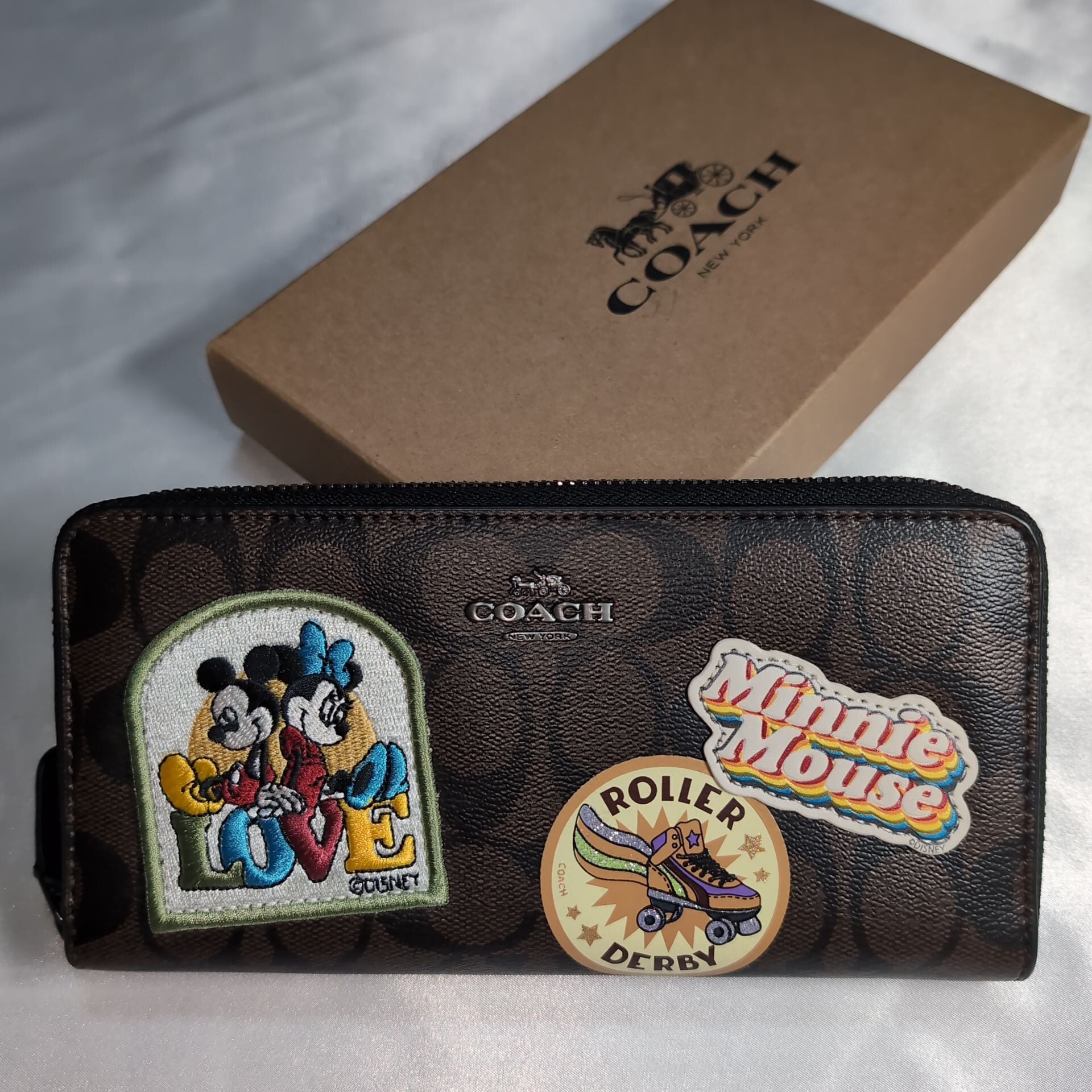 COACH パッチ付き長財布 ミニー＆ ミッキー長財布 COACHコーチ×ディズニーコラボ ミニーマウスパッチワーク