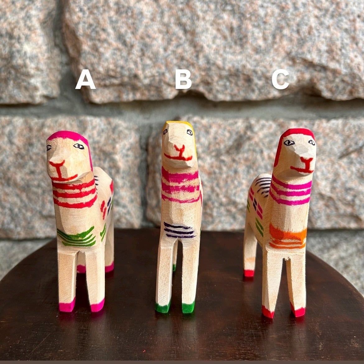 巧藝舎 ペルー ワンカイヨの木彫玩具（犬） | seribimuseumshop