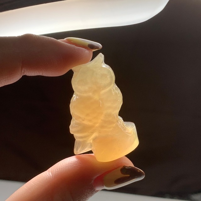 2.可愛いふくろう・フローライト