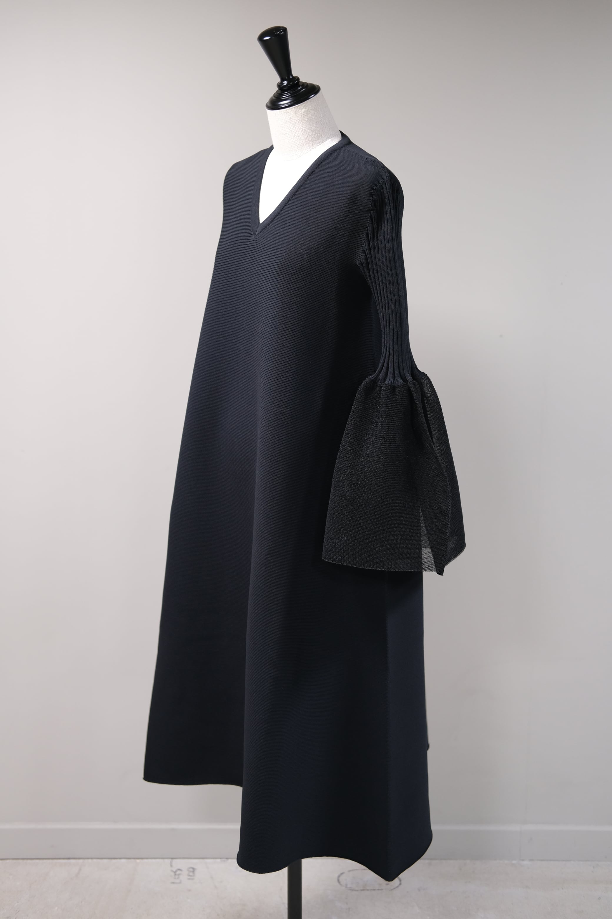 CFCL｜POTTERY LONG PUFF SLEEVE FLARE TOP CFCL】 POTTERY LONG PUFF SLEEVE FLARE TOP / FLUTED MERMAID SKIRT